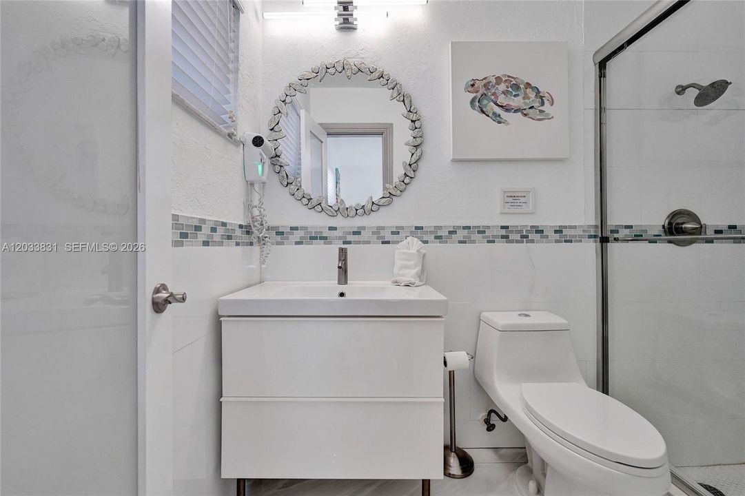 For Rent: $6,750 (5 beds, 3 baths, 2000 Square Feet)