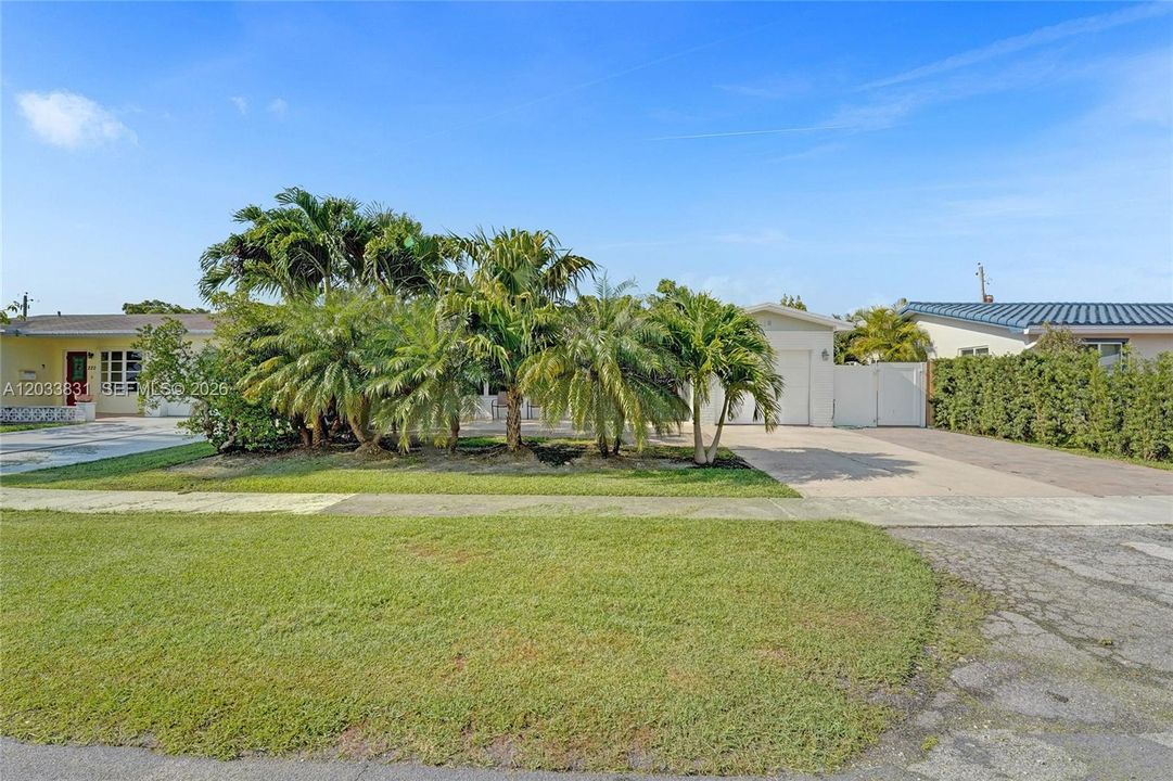 For Rent: $6,750 (5 beds, 3 baths, 2000 Square Feet)