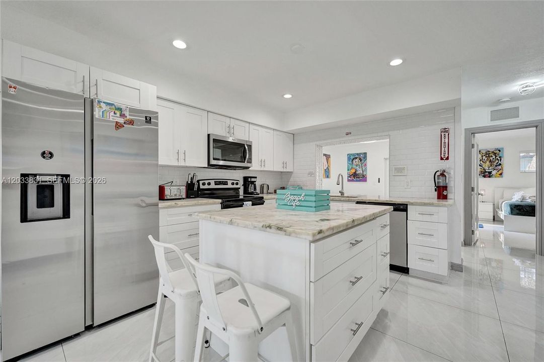For Rent: $6,750 (5 beds, 3 baths, 2000 Square Feet)