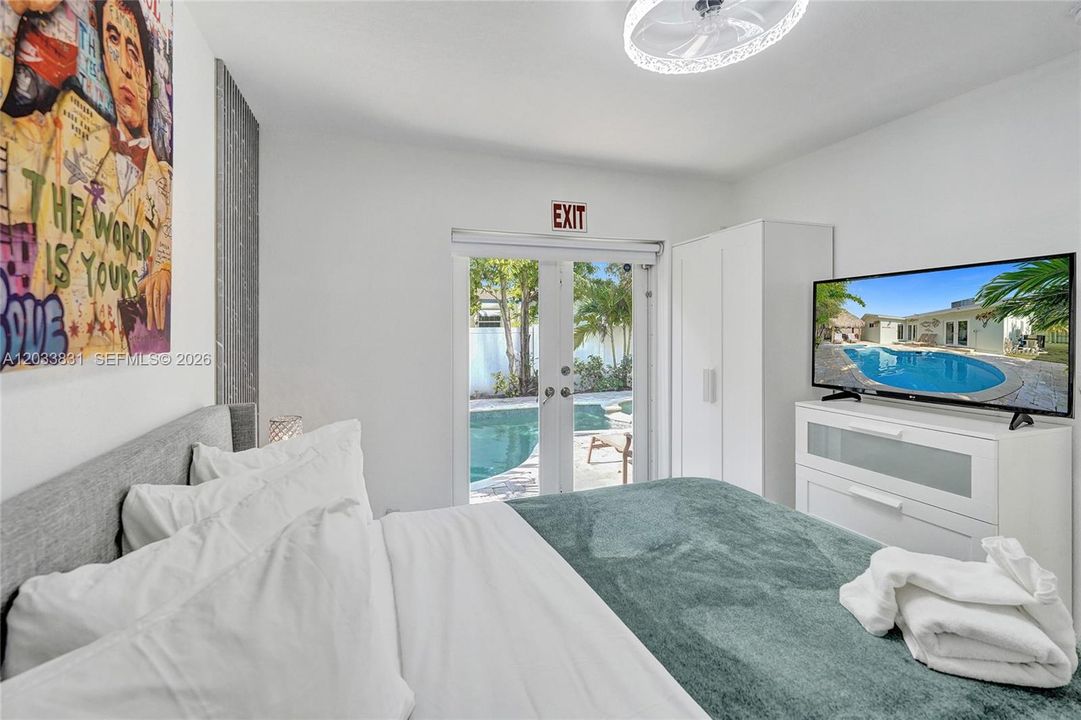 For Rent: $6,750 (5 beds, 3 baths, 2000 Square Feet)