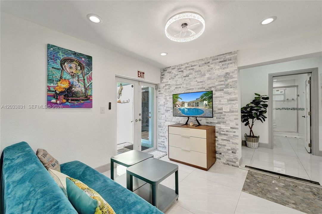 For Rent: $6,750 (5 beds, 3 baths, 2000 Square Feet)