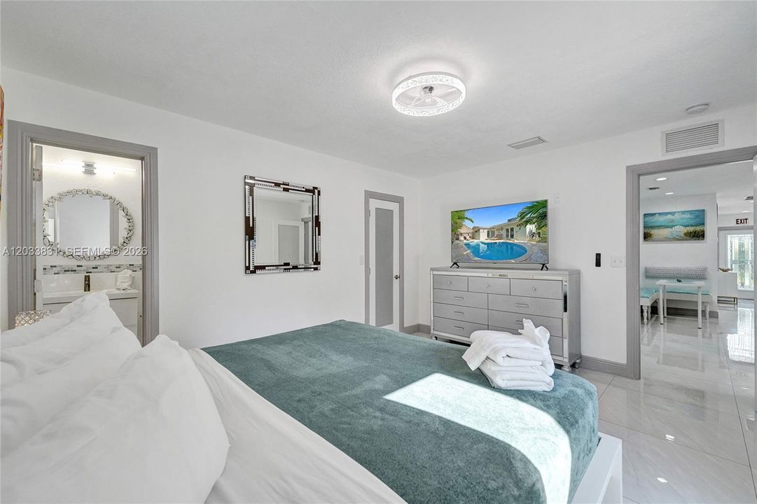 For Rent: $6,750 (5 beds, 3 baths, 2000 Square Feet)