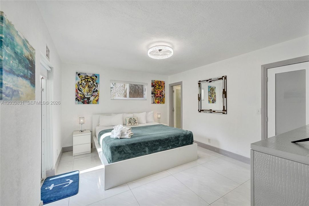 For Rent: $6,750 (5 beds, 3 baths, 2000 Square Feet)