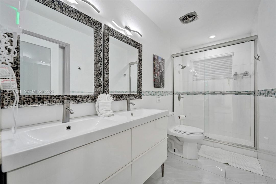 For Rent: $6,750 (5 beds, 3 baths, 2000 Square Feet)