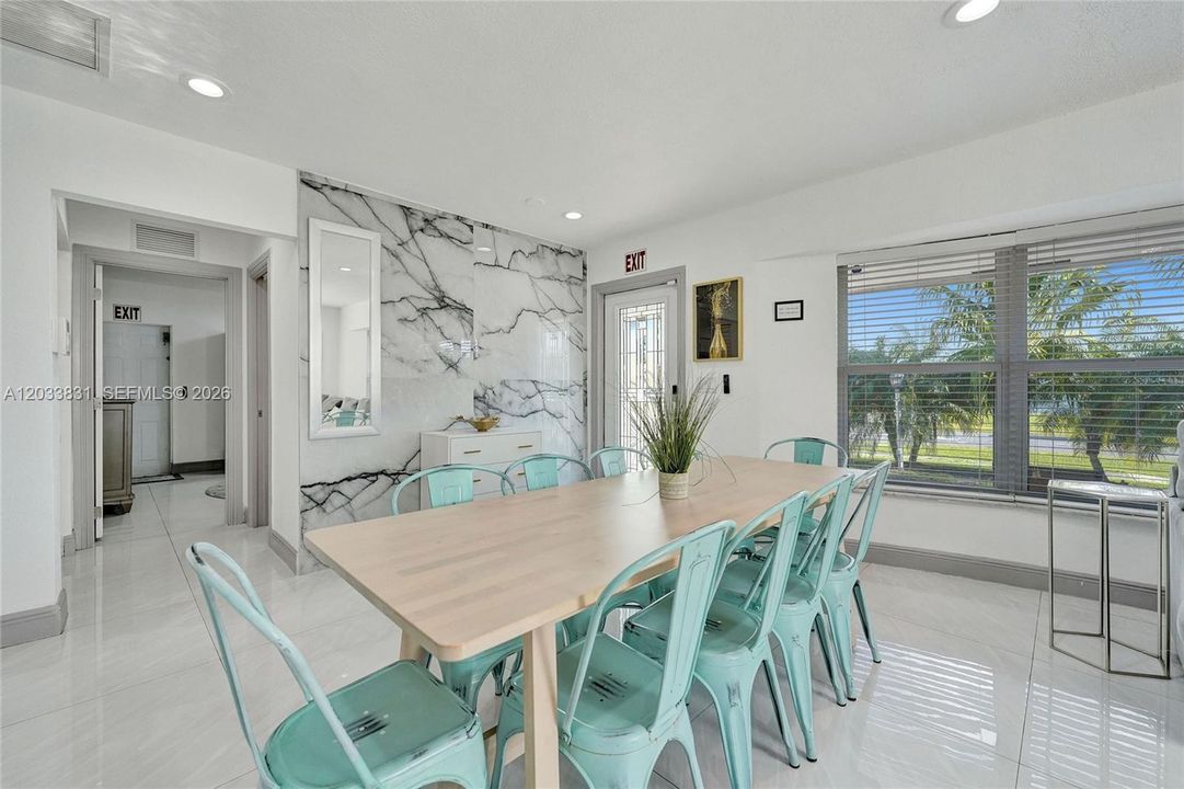 For Rent: $6,750 (5 beds, 3 baths, 2000 Square Feet)