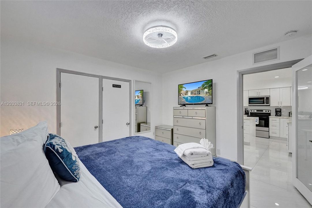 For Rent: $6,750 (5 beds, 3 baths, 2000 Square Feet)