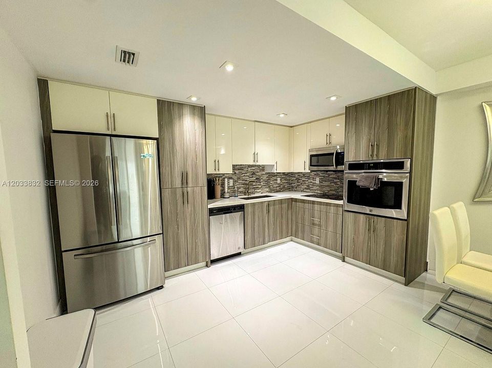 For Rent: $3,500 (2 beds, 2 baths, 1505 Square Feet)