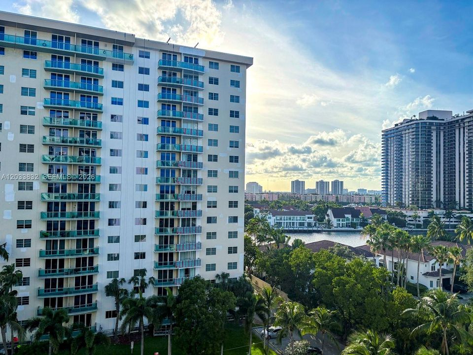 For Rent: $3,500 (2 beds, 2 baths, 1505 Square Feet)
