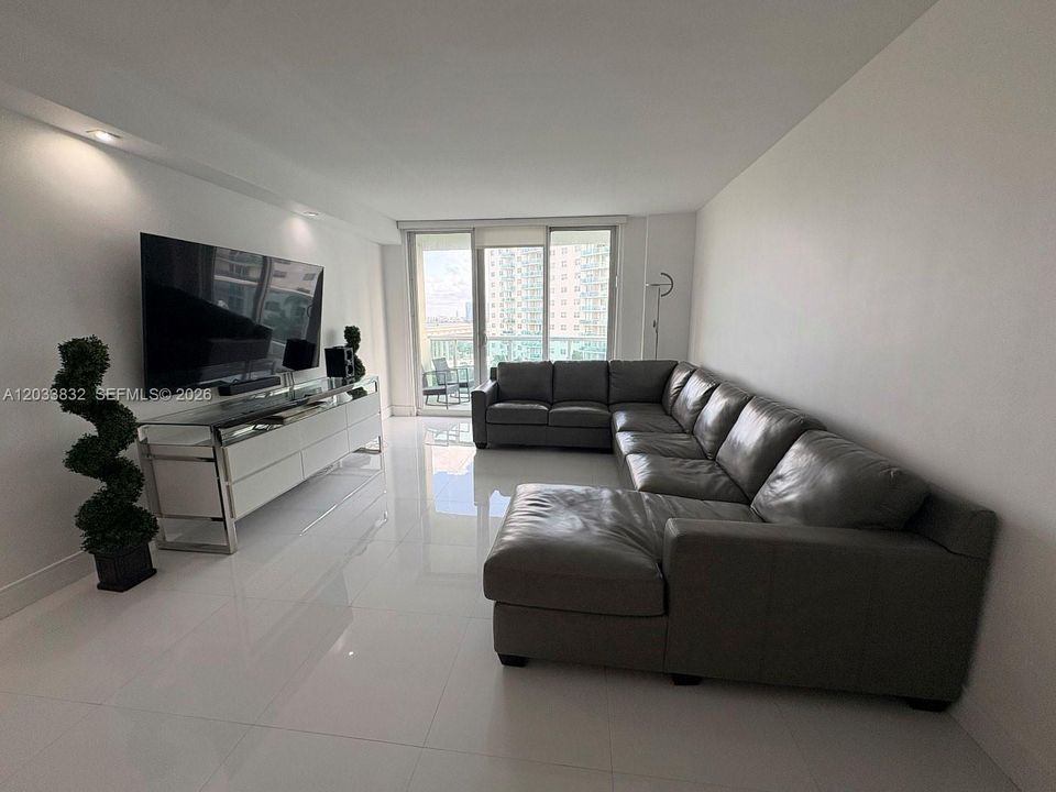 For Rent: $3,500 (2 beds, 2 baths, 1505 Square Feet)