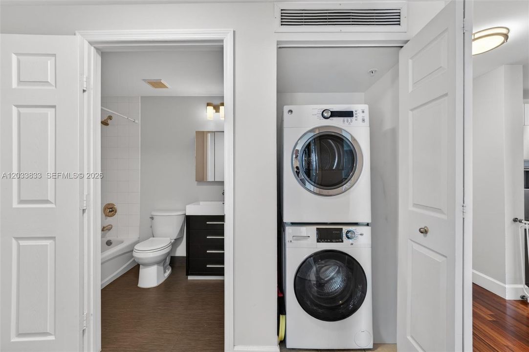 В аренду: $3,500 (2 спален, 2 ванн, 1078 Квадратных фут)