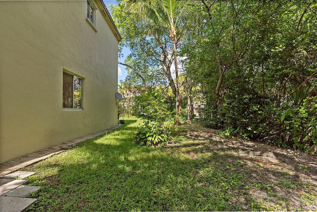 4776 Lago Vista Dr. - - 121