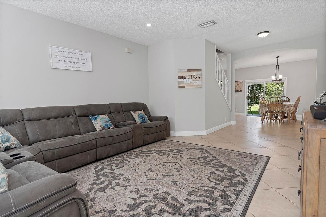 4776 Lago Vista Dr. - - 082