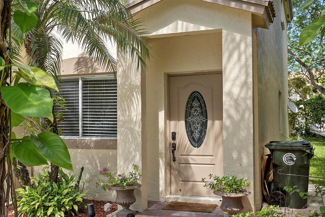4776 Lago Vista Dr. - - 081