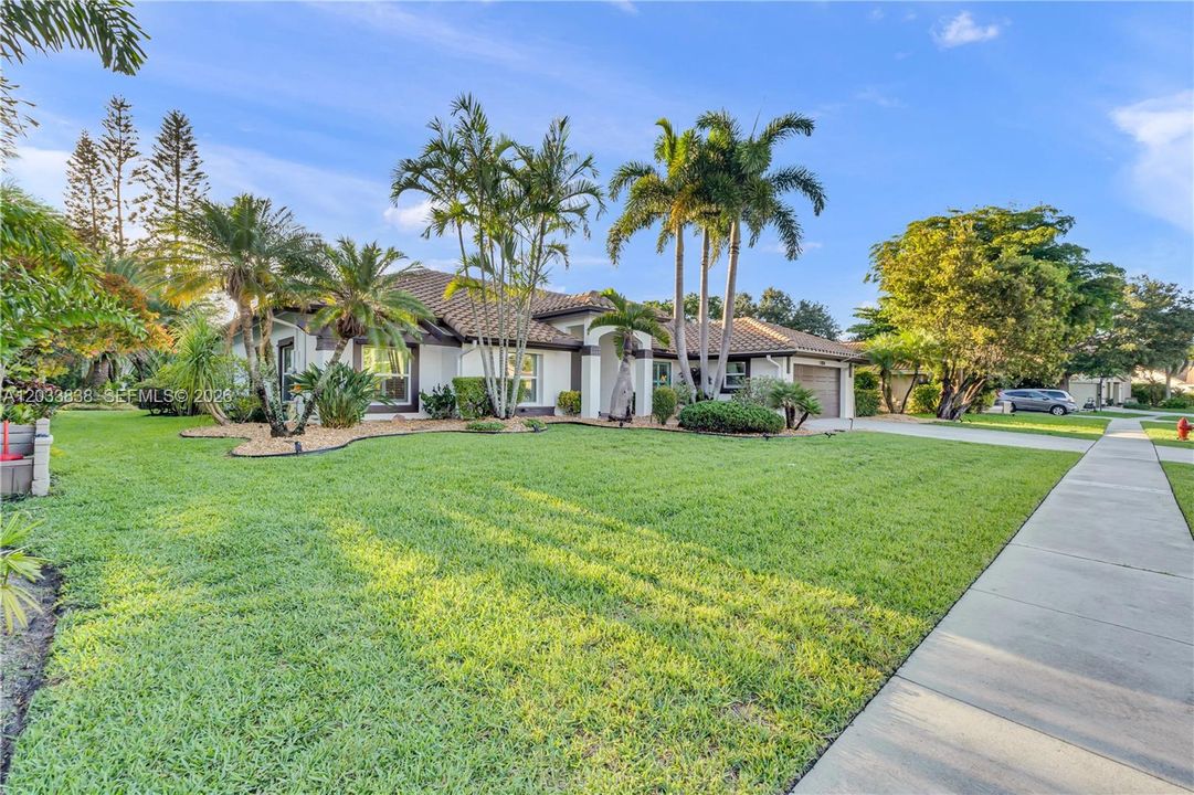 For Sale: $1,389,900 (4 beds, 2 baths, 2595 Square Feet)