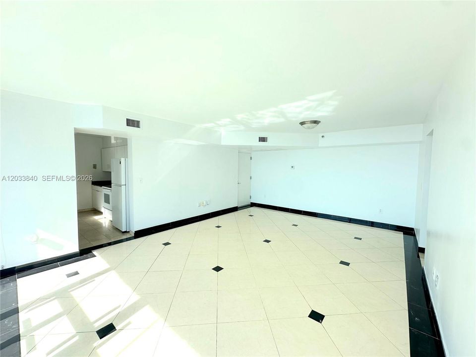 For Rent: $4,000 (2 beds, 2 baths, 970 Square Feet)