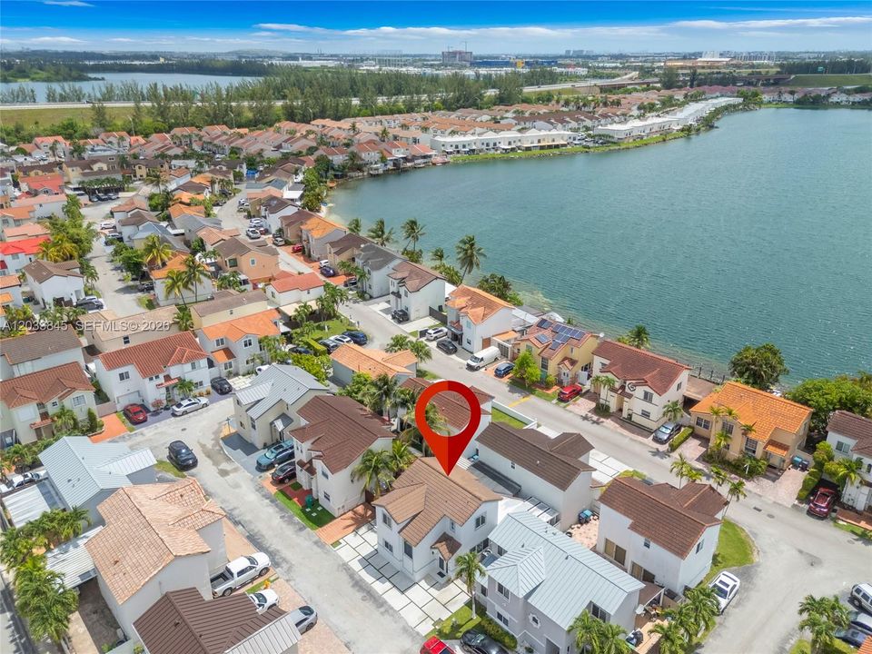 На продажу: $685,000 (4 спален, 3 ванн, 1690 Квадратных фут)