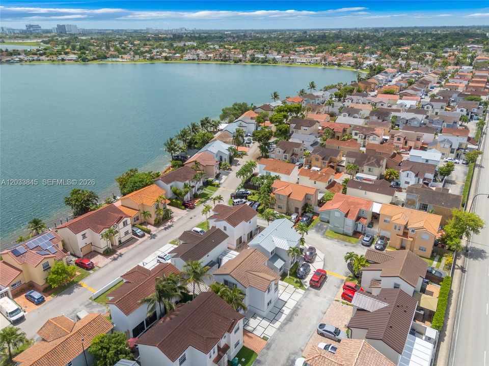 На продажу: $685,000 (4 спален, 3 ванн, 1690 Квадратных фут)