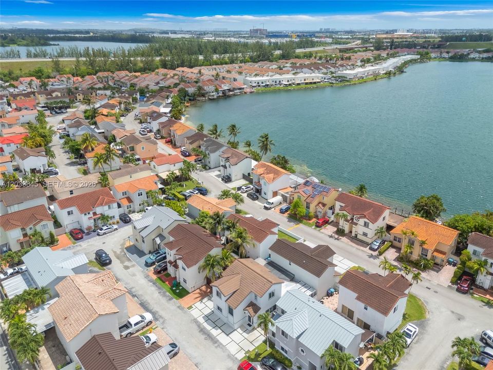 На продажу: $685,000 (4 спален, 3 ванн, 1690 Квадратных фут)