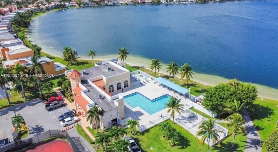 На продажу: $685,000 (4 спален, 3 ванн, 1690 Квадратных фут)