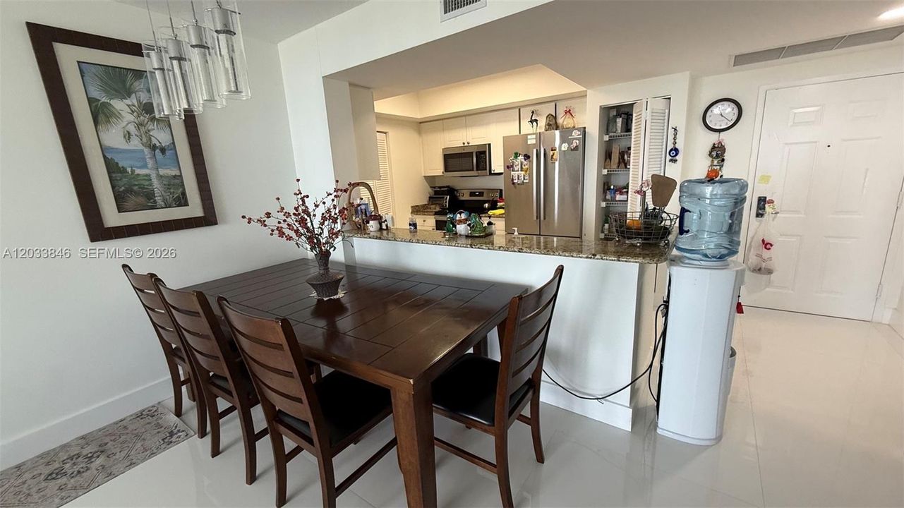 For Sale: $525,000 (2 beds, 2 baths, 1175 Square Feet)