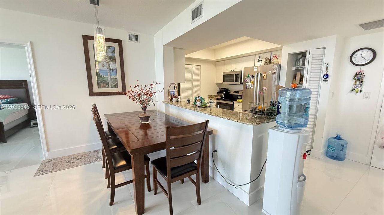 For Sale: $525,000 (2 beds, 2 baths, 1175 Square Feet)