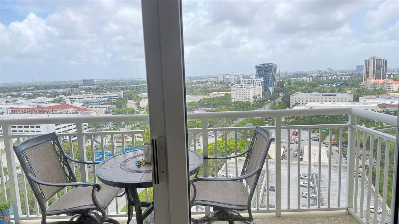 For Sale: $525,000 (2 beds, 2 baths, 1175 Square Feet)