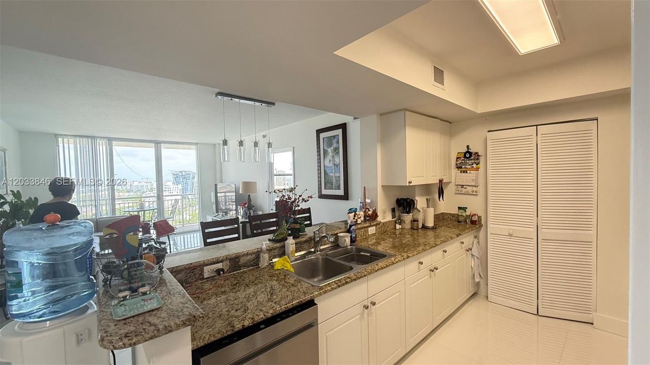 For Sale: $525,000 (2 beds, 2 baths, 1175 Square Feet)