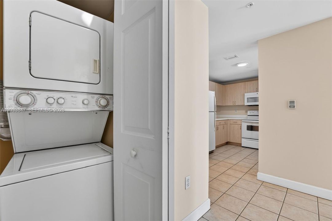 В аренду: $2,350 (1 спален, 1 ванн, 784 Квадратных фут)