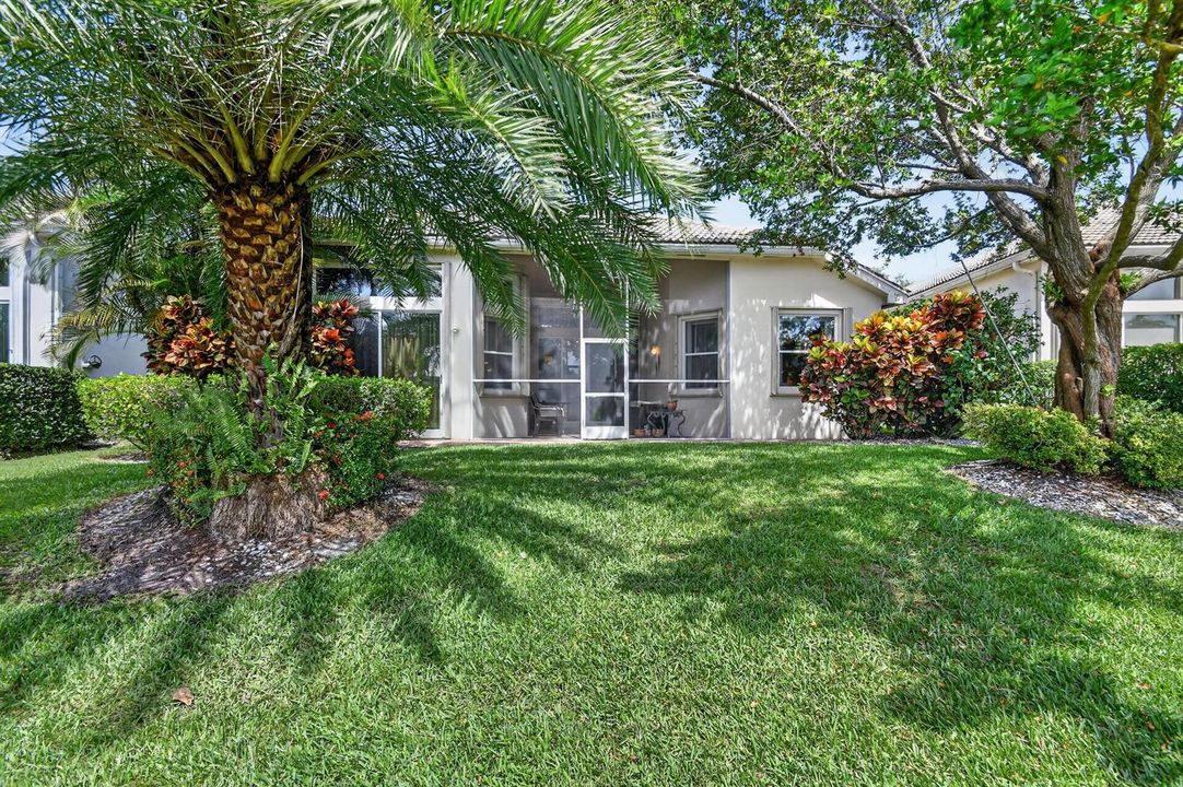 Backyard & Screened Patio Exterior