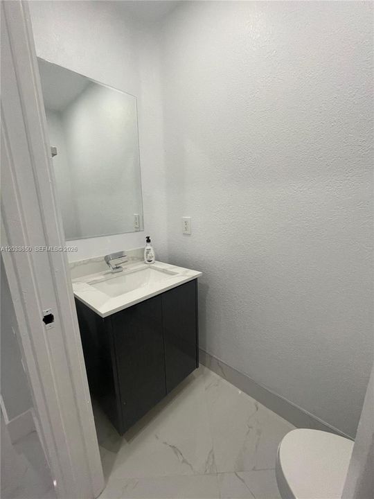 First floor 1/2 bath