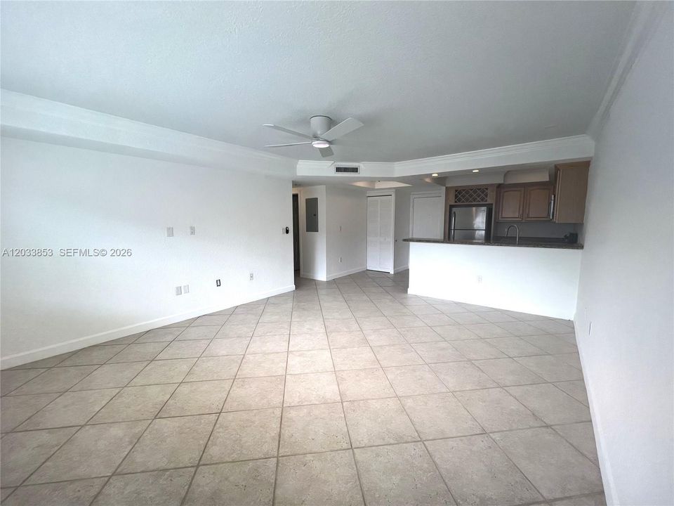 For Rent: $2,400 (2 beds, 2 baths, 880 Square Feet)