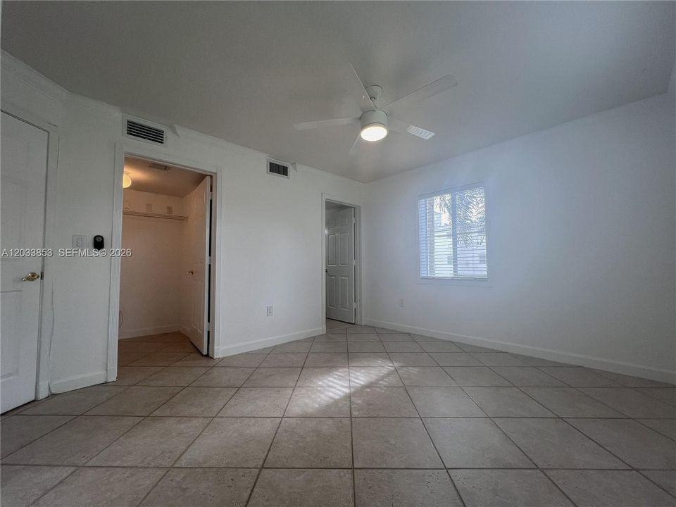 For Rent: $2,400 (2 beds, 2 baths, 880 Square Feet)