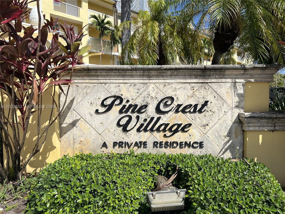For Rent: $2,400 (2 beds, 2 baths, 880 Square Feet)