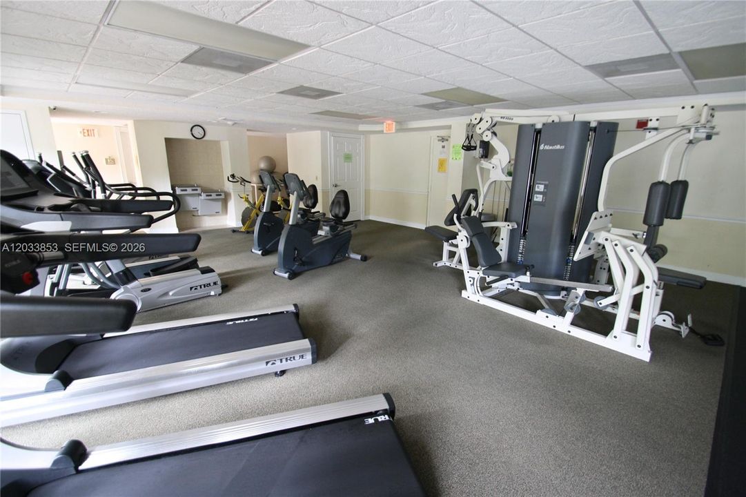 For Rent: $2,400 (2 beds, 2 baths, 880 Square Feet)