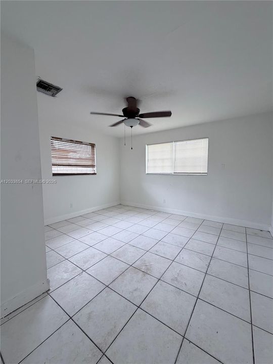 For Rent: $3,200 (4 beds, 2 baths, 1394 Square Feet)