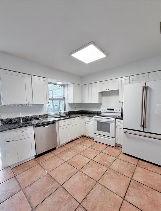 For Rent: $3,200 (4 beds, 2 baths, 1394 Square Feet)