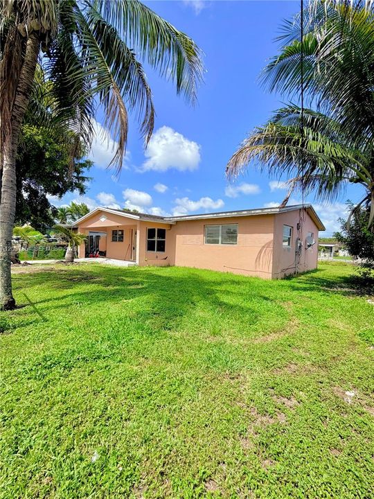 For Rent: $3,200 (4 beds, 2 baths, 1394 Square Feet)