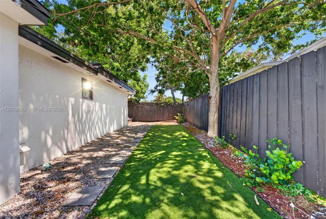 For Sale: $455,000 (3 beds, 2 baths, 1268 Square Feet)