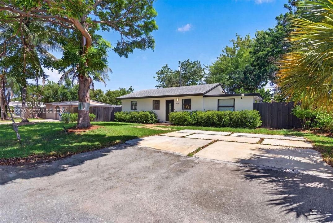 For Sale: $455,000 (3 beds, 2 baths, 1268 Square Feet)
