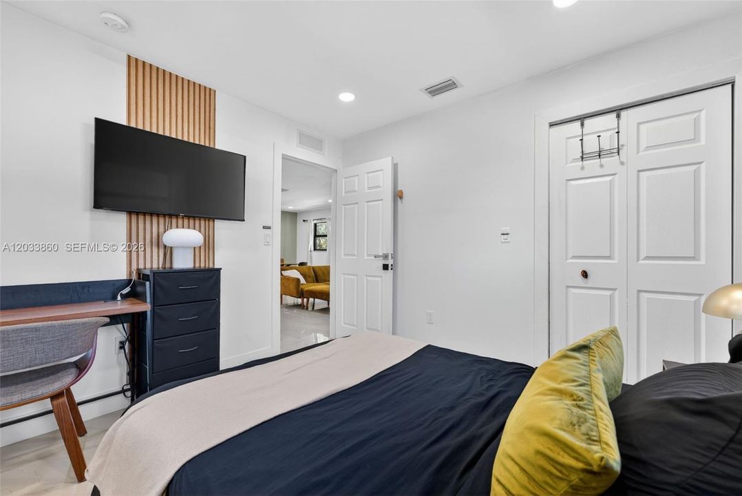 For Sale: $455,000 (3 beds, 2 baths, 1268 Square Feet)