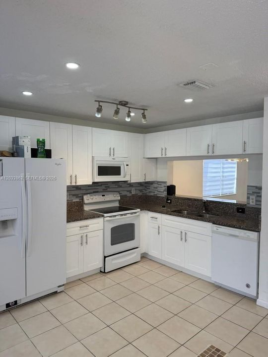 For Rent: $2,700 (3 beds, 2 baths, 1560 Square Feet)