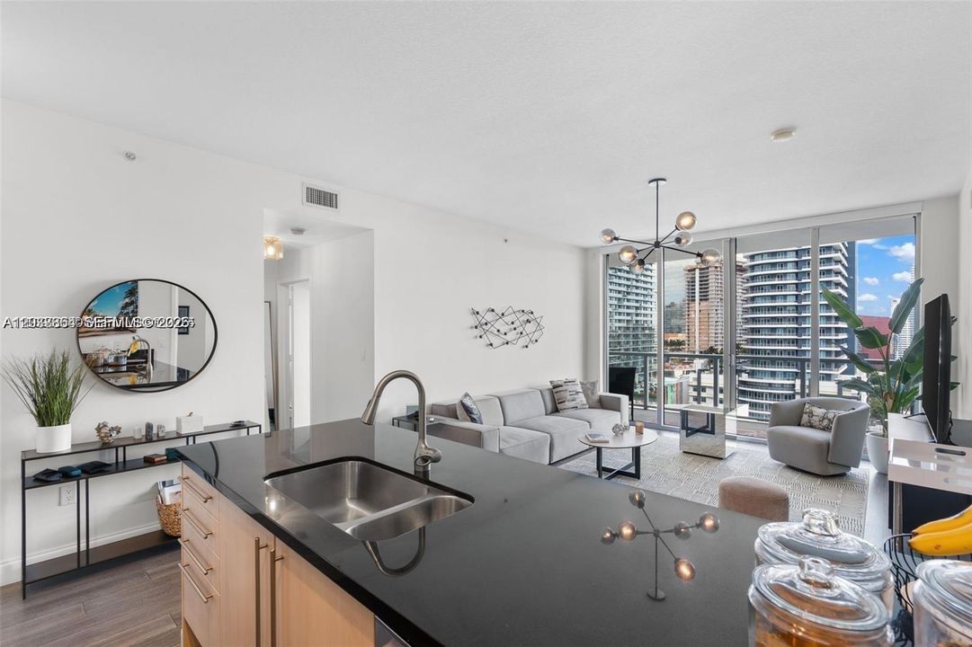 En Venta: $670,000 (2 camas, 2 baños, 1013 Pies cuadrados)