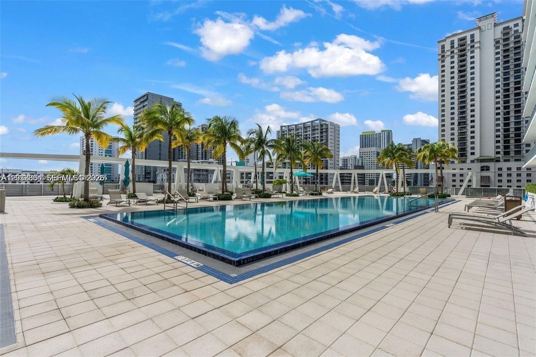 En Venta: $670,000 (2 camas, 2 baños, 1013 Pies cuadrados)