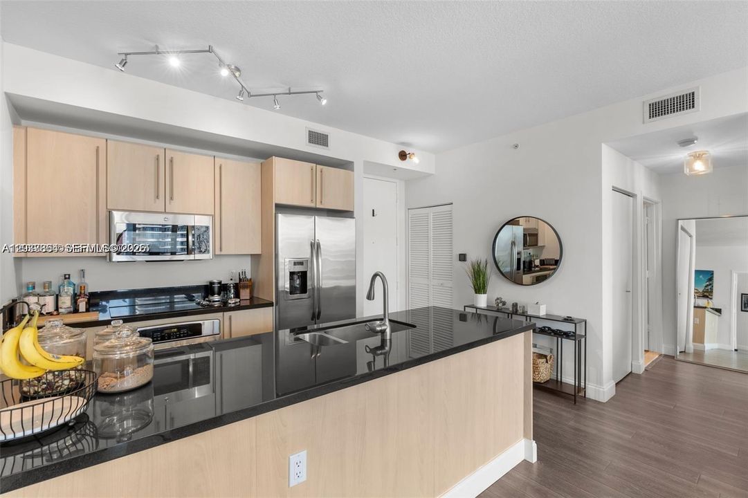 En Venta: $670,000 (2 camas, 2 baños, 1013 Pies cuadrados)