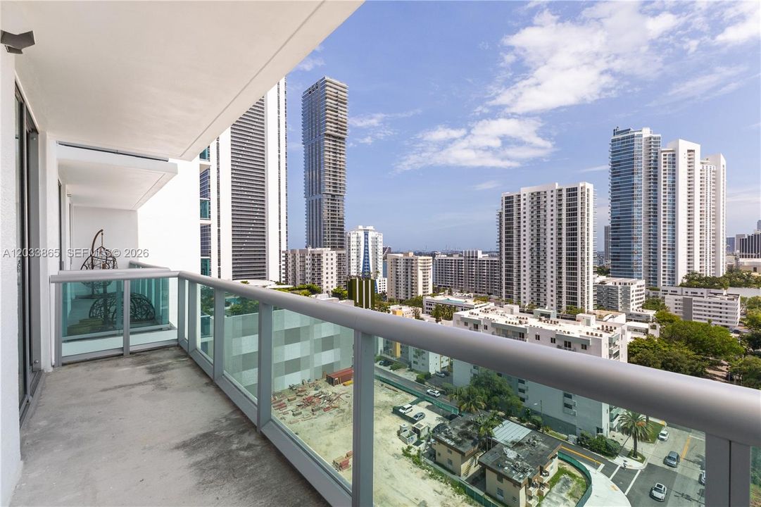 For Rent: $3,900 (2 beds, 2 baths, 1077 Square Feet)