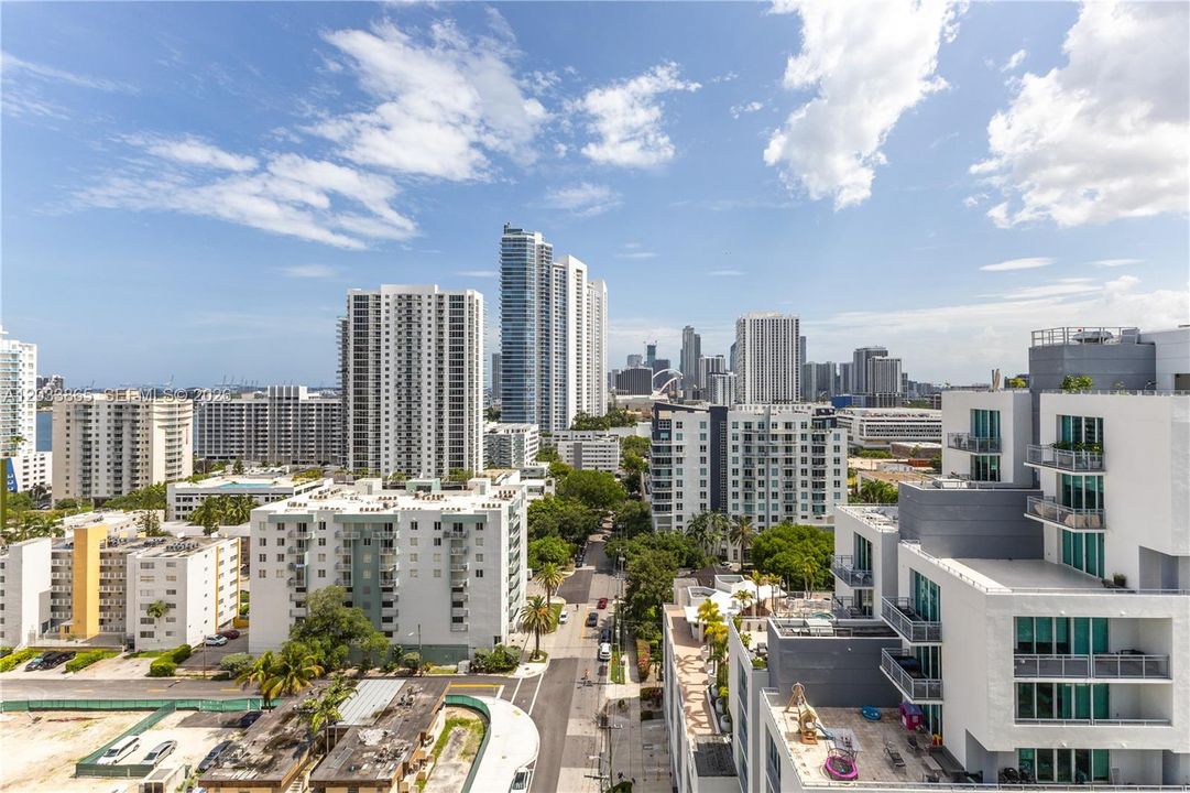 For Rent: $3,900 (2 beds, 2 baths, 1077 Square Feet)