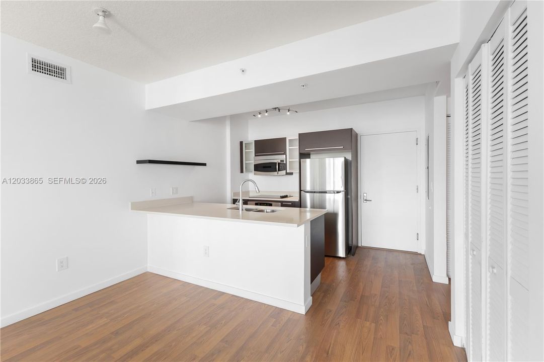 For Rent: $3,900 (2 beds, 2 baths, 1077 Square Feet)