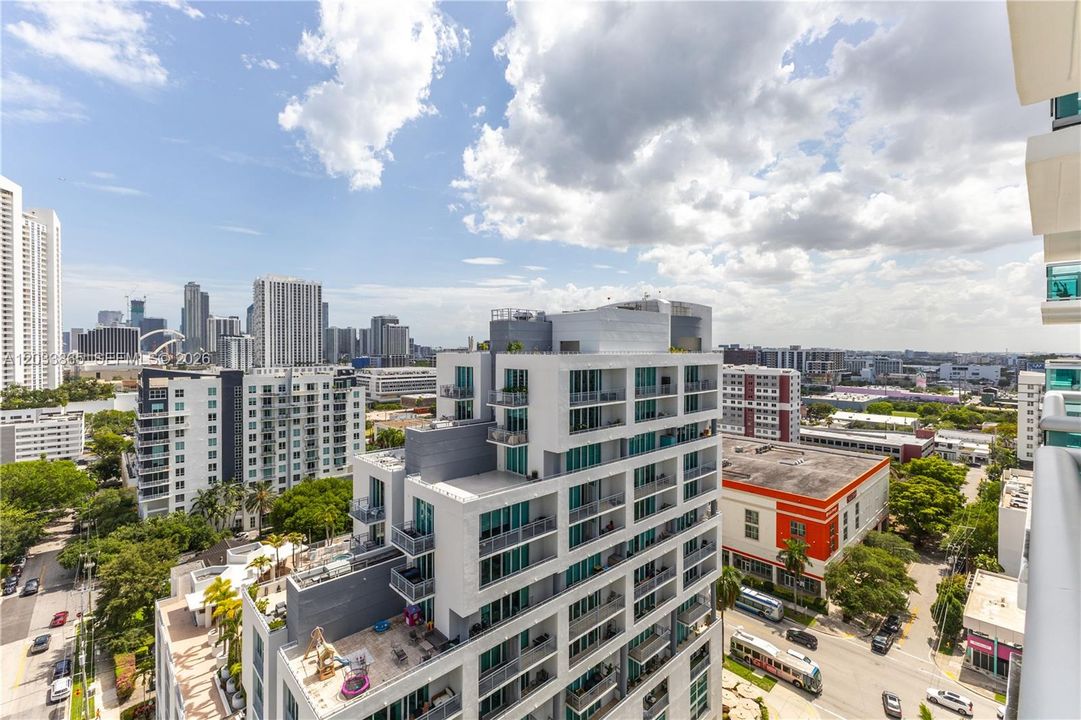 For Rent: $3,900 (2 beds, 2 baths, 1077 Square Feet)