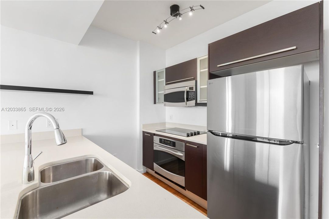 For Rent: $3,900 (2 beds, 2 baths, 1077 Square Feet)
