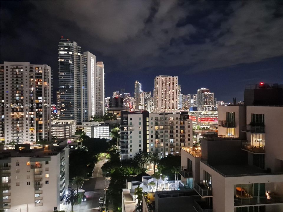 For Rent: $3,900 (2 beds, 2 baths, 1077 Square Feet)
